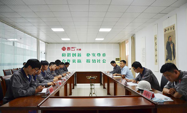 daxuesheng2.jpg daxuesheng2.jpg